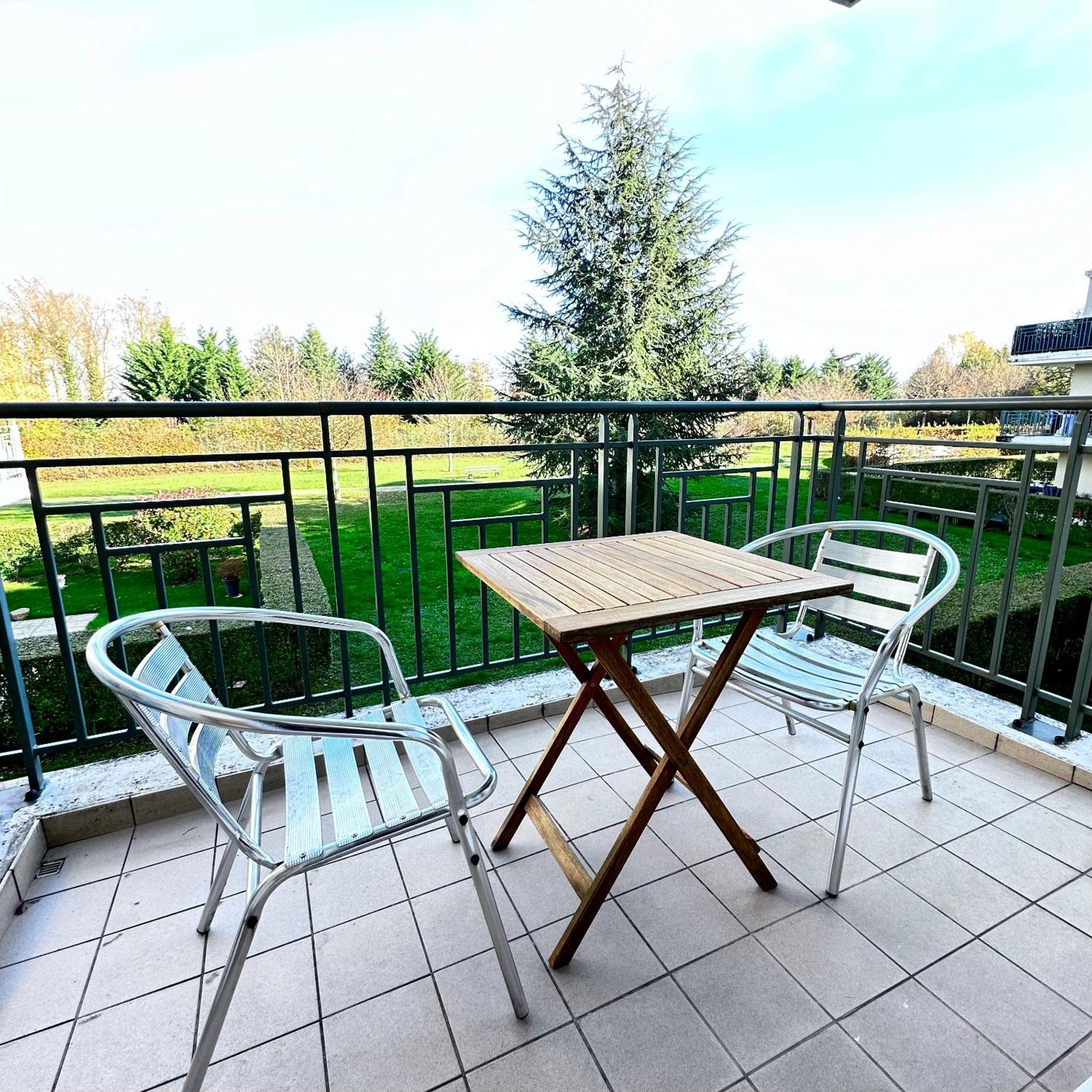 Beautiful Apartment * Parking* Disneyland 10 Min Montévrain Exteriör bild
